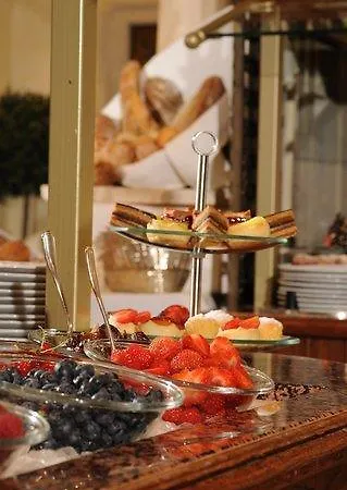Ξενοδοχείο Hilton 5*